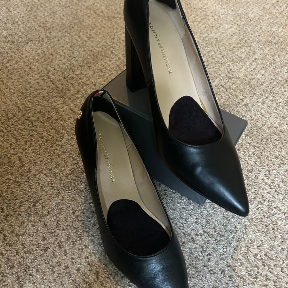 Tommy Hilfiger Abilene Pump - Size 9